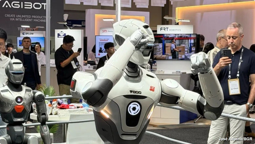 IFA 2026'nın en ilginç robotları: Biri dövüşüyor, biri yazı yazıyor - Resim: 4