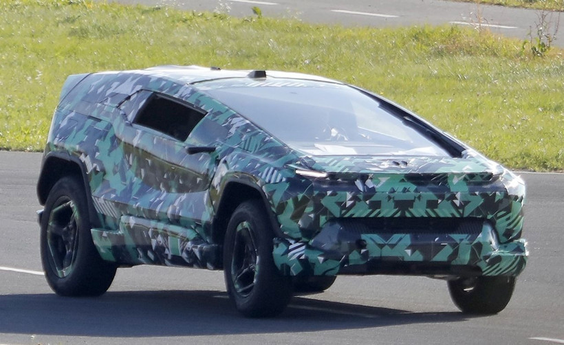 Suudi Arabistan’ın Cybertruck’I kameralara yakalandı - Resim: 1