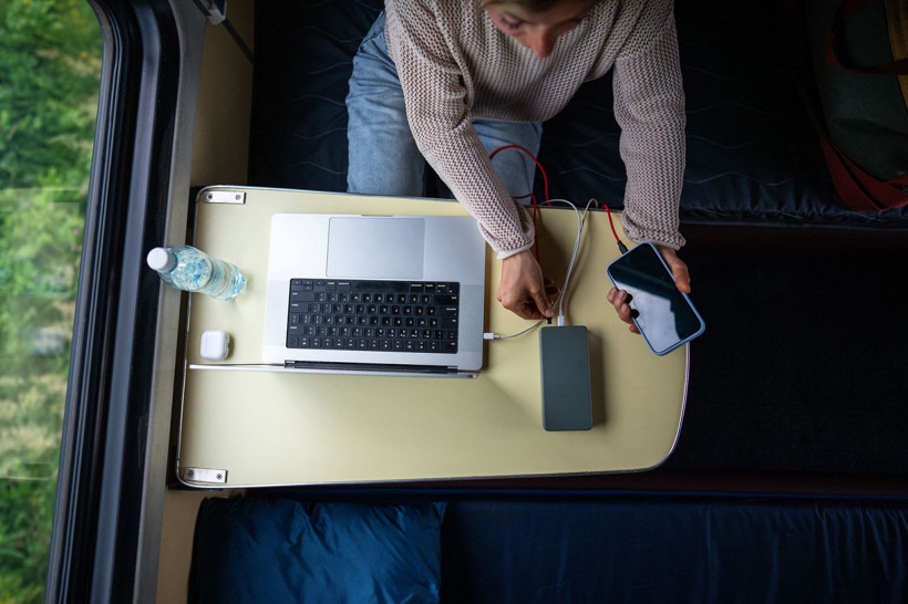 USB portlarındaki gizli fark: Neden bazı girişler telefonunuzu yavaş şarj ediyor? - Resim: 2