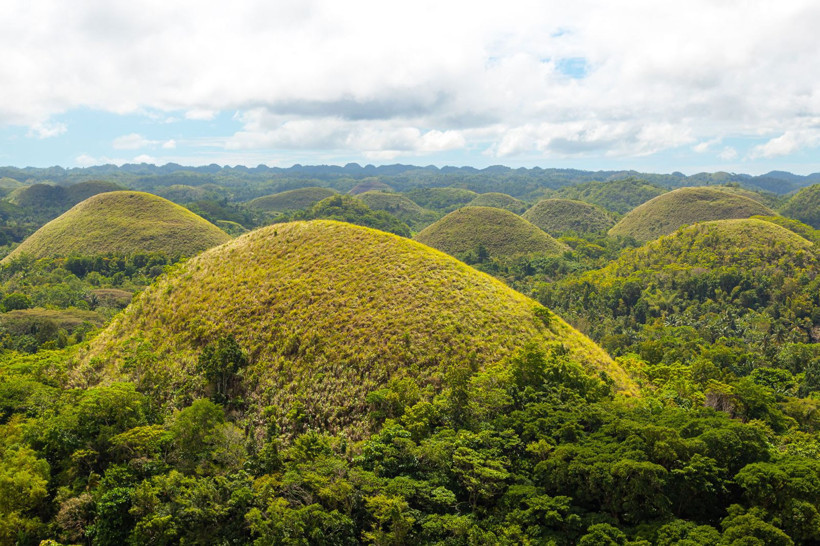 Doğanın renk değiştiren tepeleri: Çikolata Tepeleri ve ardındaki kanlı tarih - Resim: 2