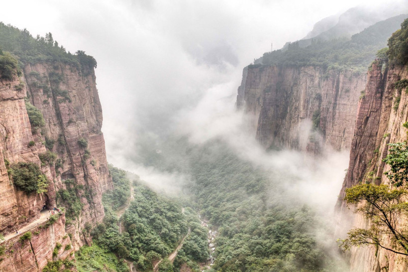 Bu yoldan geçmek cesaret istiyor: İşte Dünyanın en tehlikeli yolu - Resim: 2