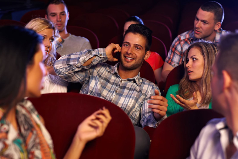 Akıllı telefon kullanırken yapmamanız gereken 5 görgü hatası - Resim: 1