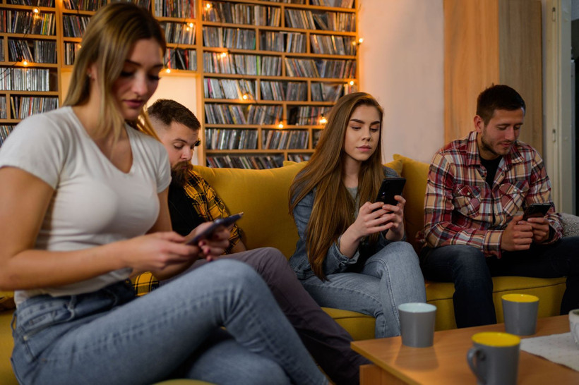 Akıllı telefon kullanırken yapmamanız gereken 5 görgü hatası - Resim: 3