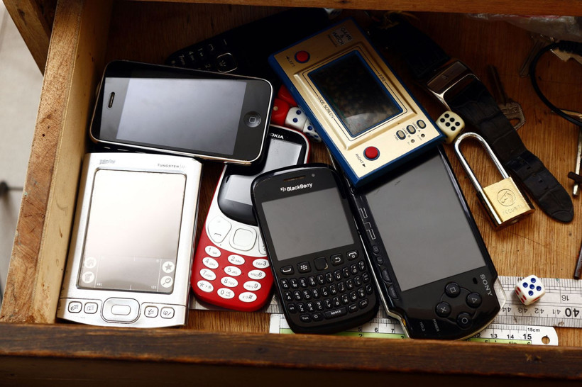 Çöpe gidecek telefonları birleştirdiler, dev sunuculara kafa tuttular - Resim: 1