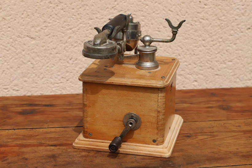 1900'lerin telefonlarındaki çevirme kolu aslında ne işe yarıyordu? - Resim: 2