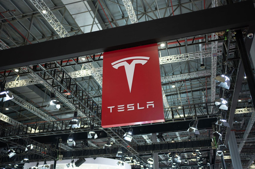 10 milyonuncu Tesla banttan indi, Musk yolu yarıladı - Resim: 1