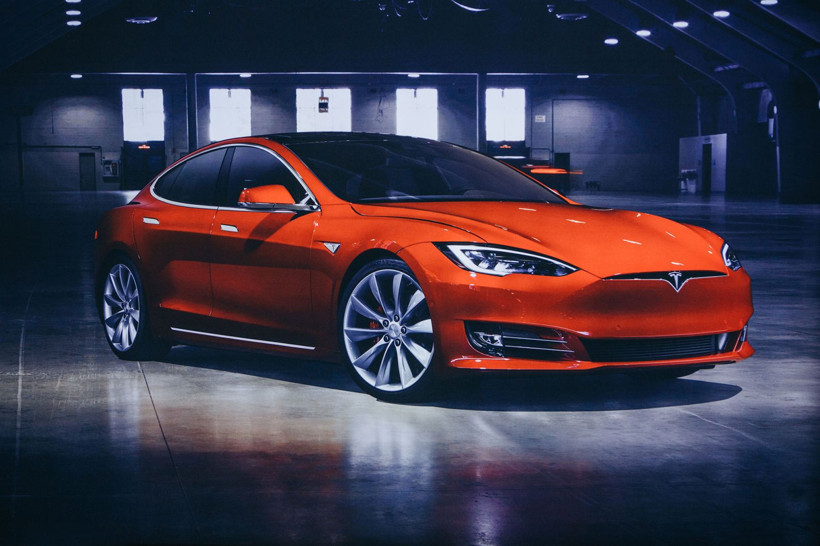 10 milyonuncu Tesla banttan indi, Musk yolu yarıladı - Resim: 2