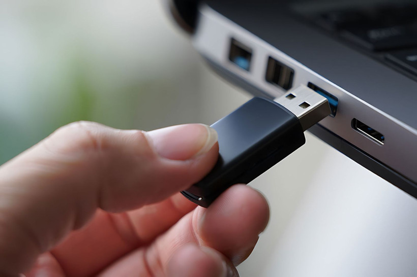 USB girişlerinin yanındaki hangi simge, ne anlama geliyor? - Resim: 1