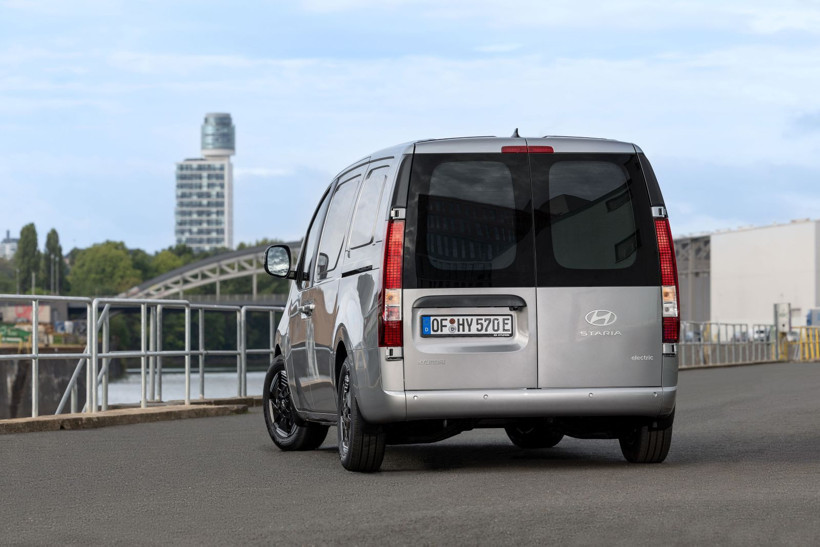 Hyundai STARIA Cargo geliyor: 20 dakikada şarj, 450 km menzil - Resim: 1