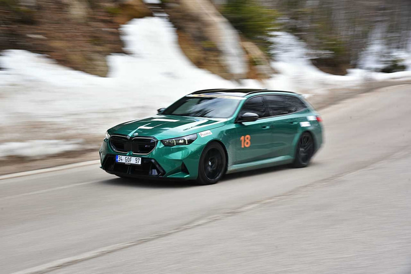 Mustang’den Corvette’e: Uludağ’da karlı zeminde otomobil şovu - Resim: 1