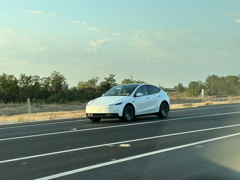 Ucuz ve “kırpılmış” Tesla Model Y ilk kez görüntülendi - Resim: 1