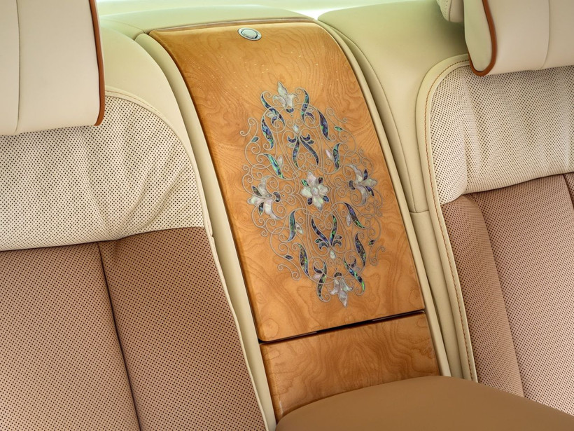 Bir sinek kuşu için 53 parça: Rolls-Royce yeni bir malzemeyi otomobile taşıdı - Resim: 4
