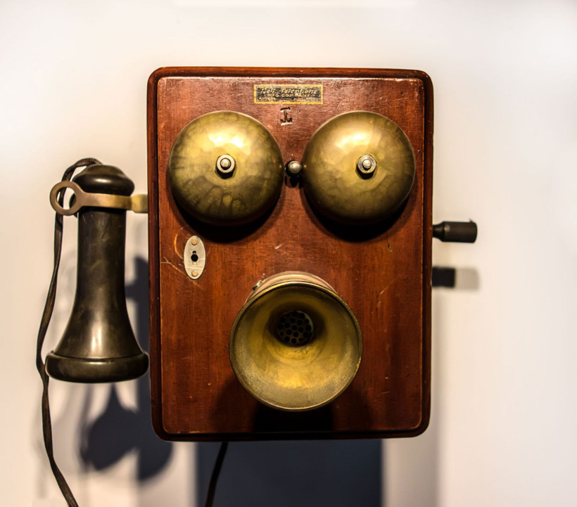 1900'lerin telefonlarındaki çevirme kolu aslında ne işe yarıyordu? - Resim: 1