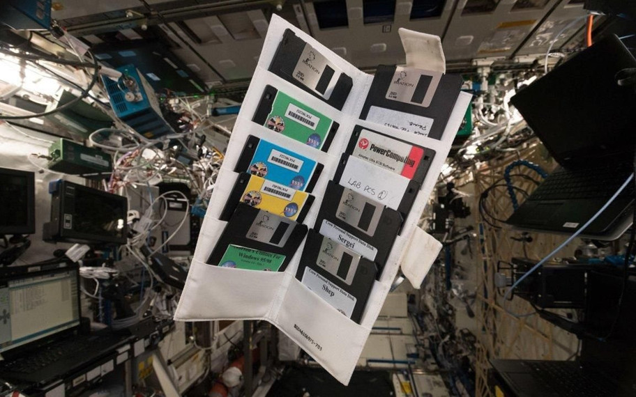 ISS Astronotu, Uzayda NASA Disketleri Buldu