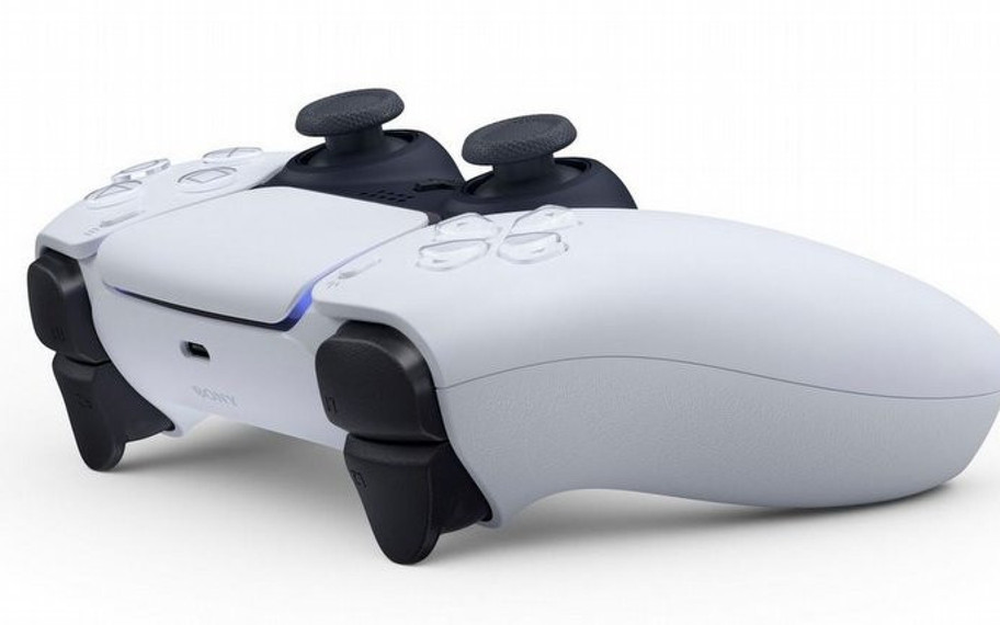 PS5'in DualSense Kontrolcüsü, Boyutuyla Şoke Etti