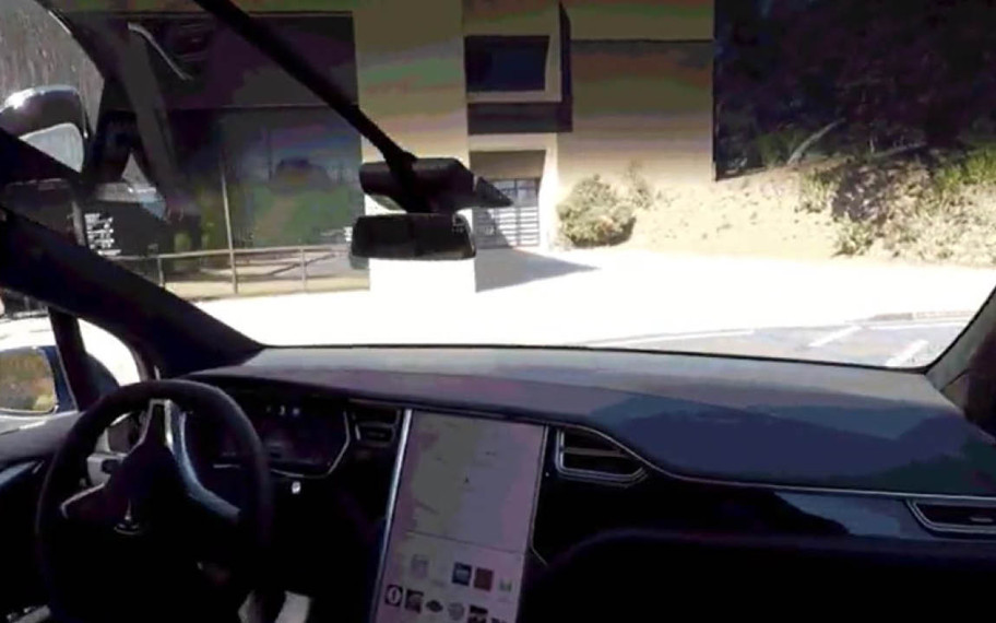 Tesla’nın Autopilot videosu, iddiaya göre aslında koca bir düzmeceymiş