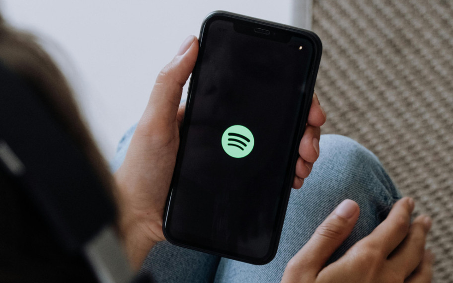 Spotify’da yeni yapay zeka skandalı: Ölmüş bir sanatçıdan yeni şarkı