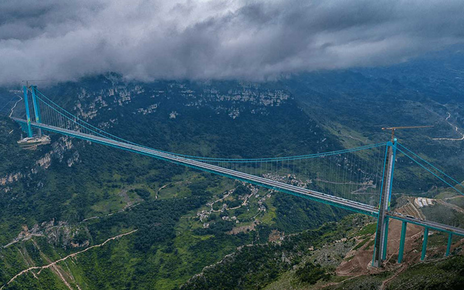 Dünyanın en yüksek köprüsü, 96 kamyonla test edildi