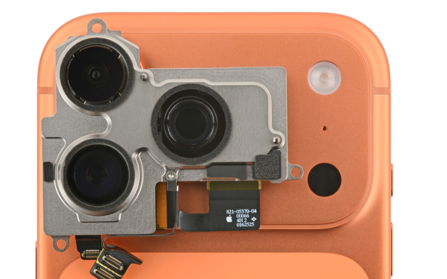 iFixit açıkladı: iPhone 17 Pro'da oluşan çiziklerin sebebi ne?