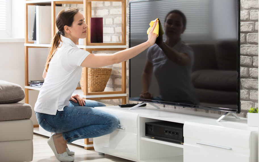 TV ekranı ve TV kumandası nasıl temizlenir? İşte bu işin basit kuralları