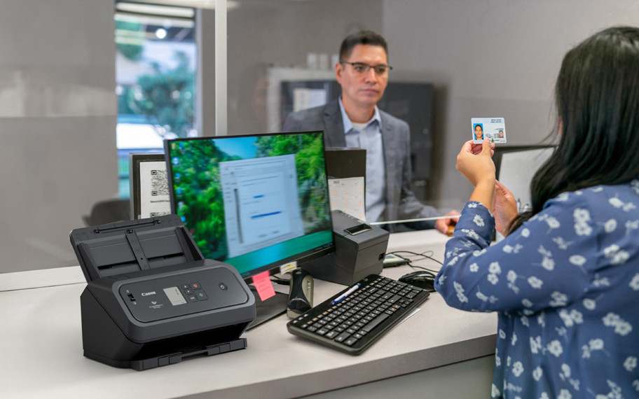 Canon, yeni kompakt DR-C350 ve DR-C340 tarayıcılarını tanıttı: Kimlik kartlarını kılıfsız tarama özelliği