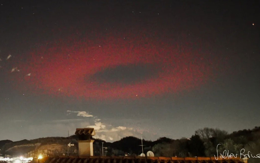 İtalya üzerinde UFO benzeri kırmızı ışık: Aslında neydi, nasıl fotoğraflanabildi?