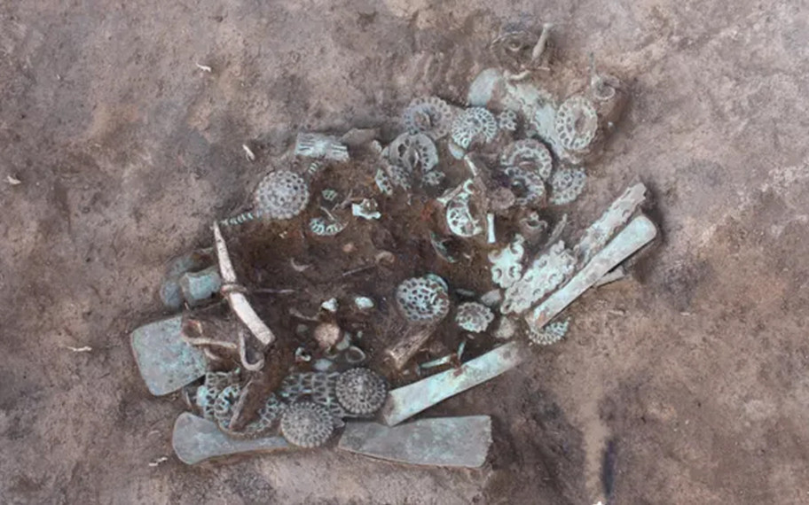 Rusya'da keşfedildi: Mezar başında yapılan gizemli törenlerin izleri