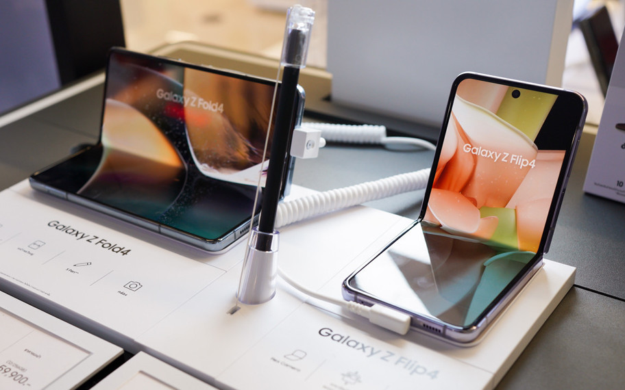 Samsung, Apple'ın katlanabilir iPhone'una "Wide Fold" ile cevap verecek