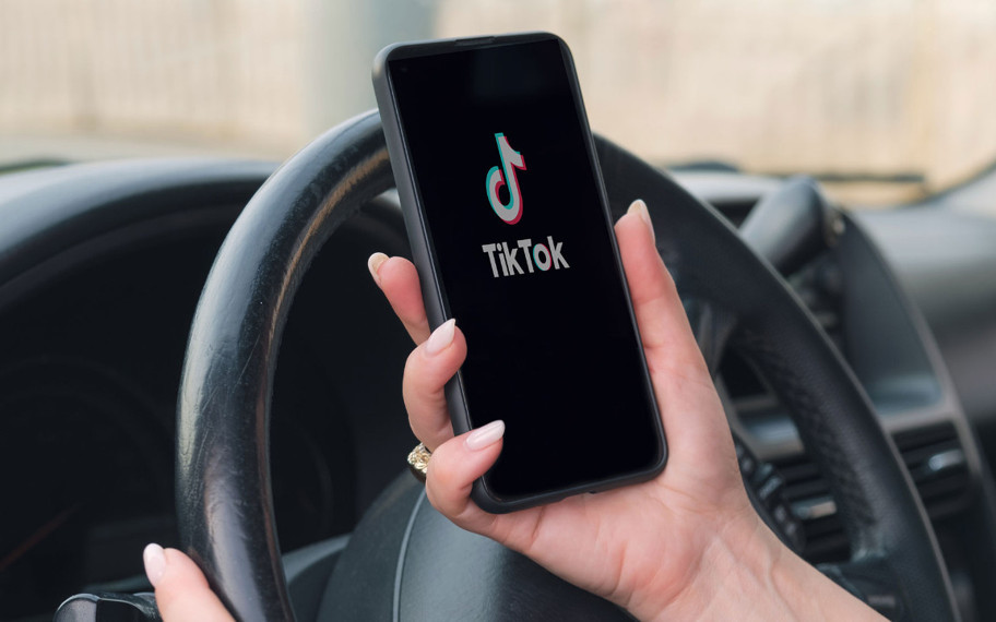 TikTok yayını ölümle bitti: Direksiyon başındaki sürücü dehşeti canlı izletti