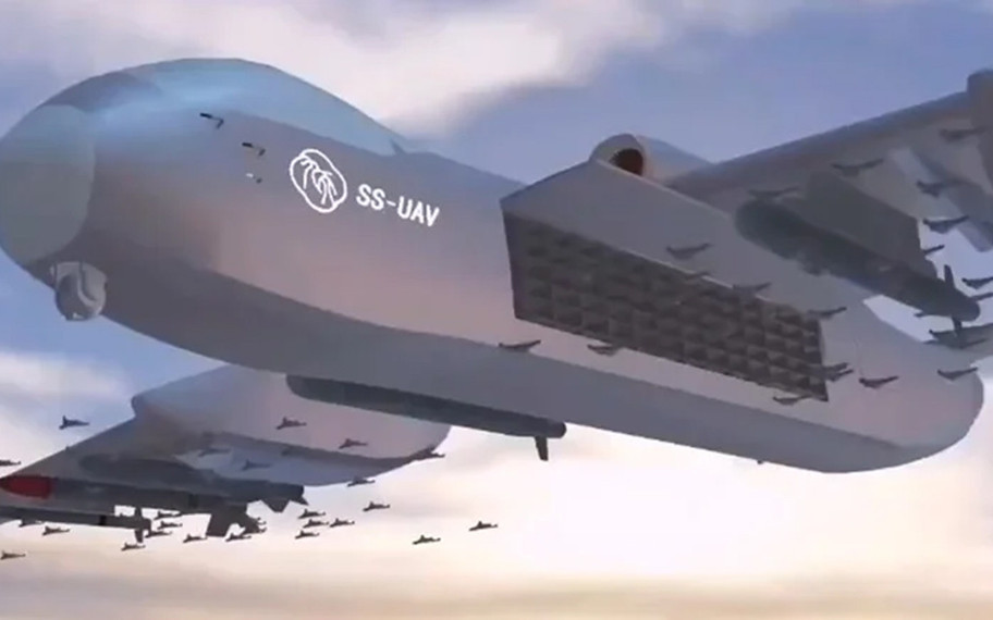 Gökyüzünde "uçan bir dron canavarı": Dünyanın ilk dron ana gemisi havalandı