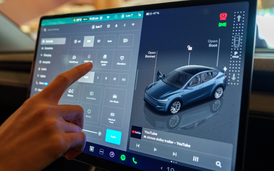 Tesla’dan Apple CarPlay sürprizi: Yıllardır beklenen özellik gizlice yola çıktı