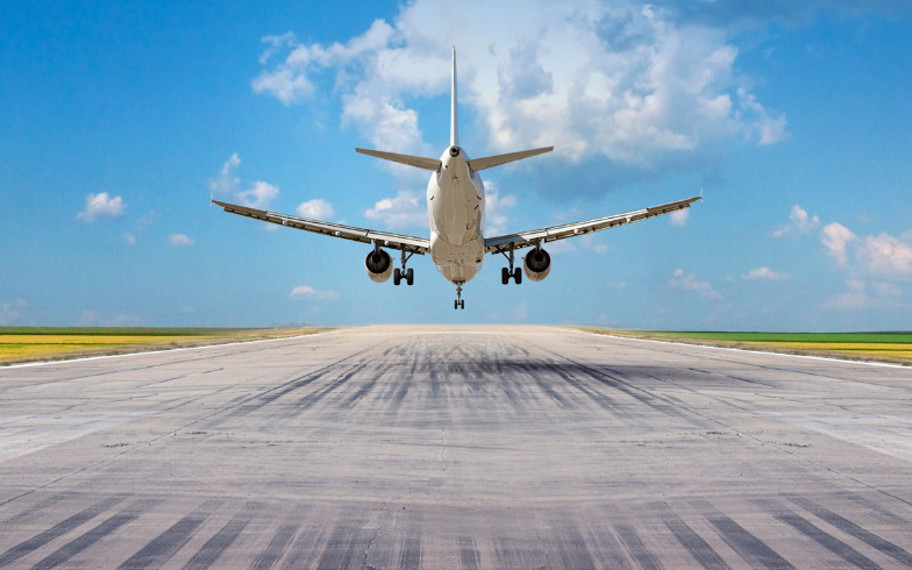 Pilotlar cevap vermedi, uçak kendi kendine indi!