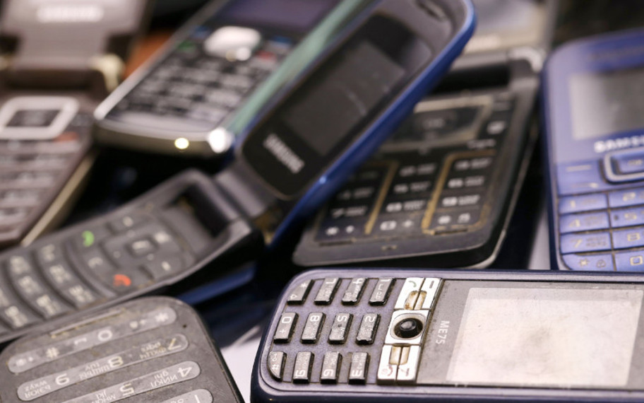 Çölde bulunan 10 yıllık gizemli telefon inanılmaz hikayesi