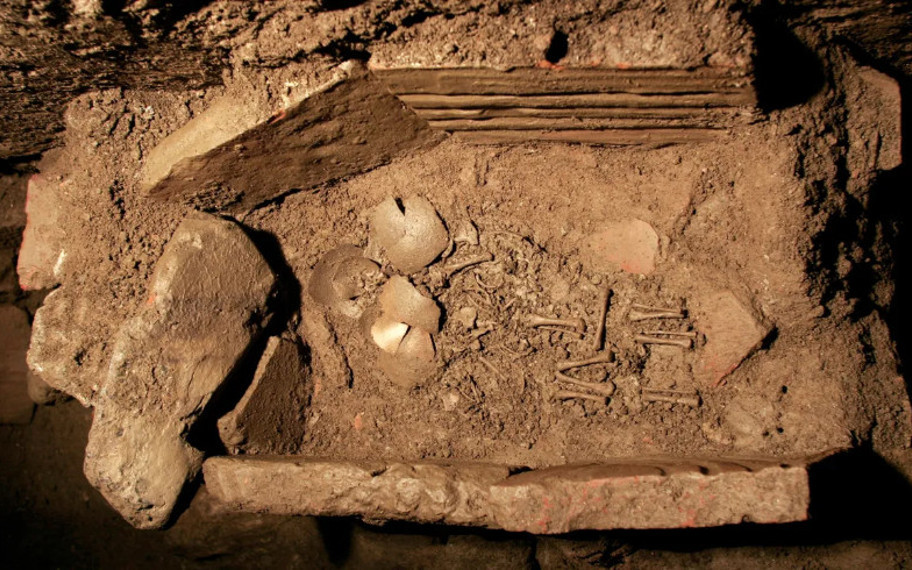 Efes'te toprağın altından çıkan 1200 yıllık sır