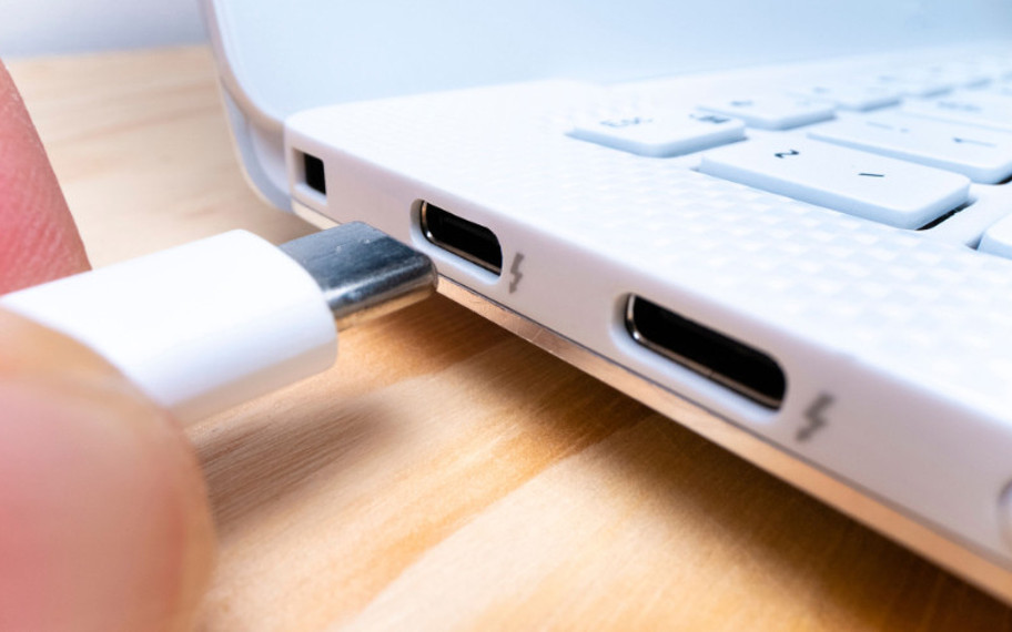 USB girişlerinin yanındaki hangi simge, ne anlama geliyor?