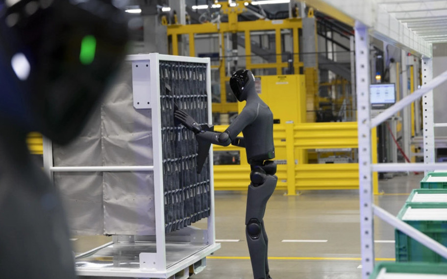 BMW denedi, sonuç şaşırttı: İnsanlar insansı robottan daha hızlı