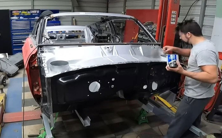 Eski tek bir parça bile kullanmadı, 1967 Ford Mustang'i sıfırdan yaptı