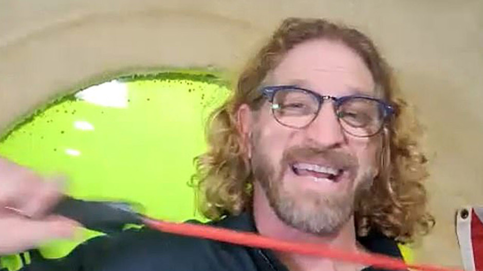 95 gündür suyun altında yaşıyor, 10 yıl gençleştiğini iddia ediyor