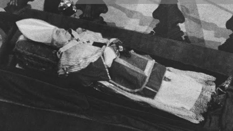 Cenazeler tarihinden dramatik bir örnek: Papa Pius XII’nin bedeninin patladığı tören