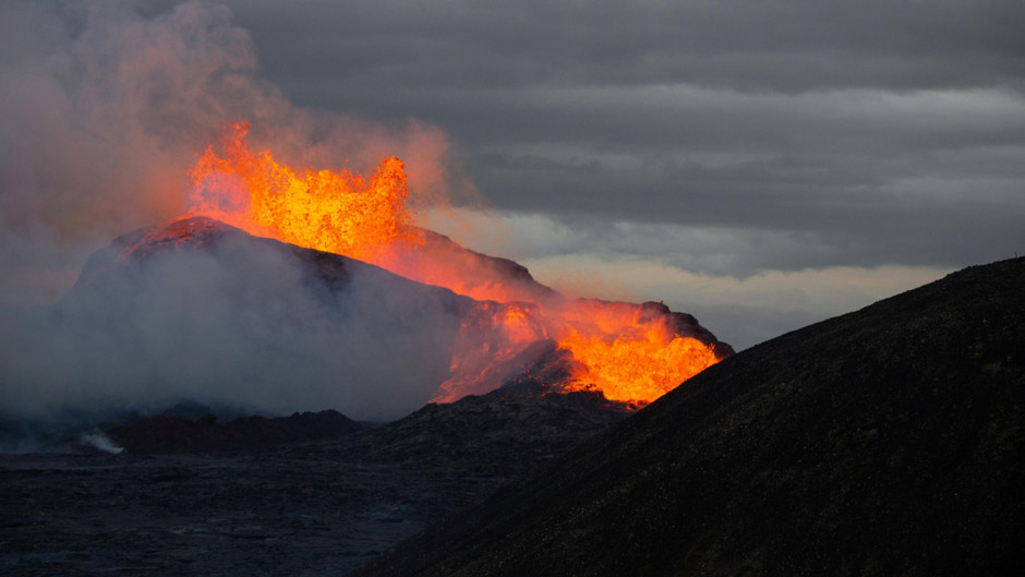 Dünya'nın çekirdeğinde bulunan altın ve değerli metaller, lavlara sızıyor!