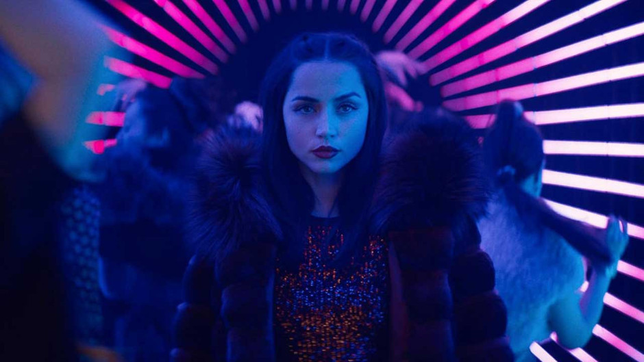 Büyük beklentiyle vizyona giren filmi 'ismi mi' yaktı?