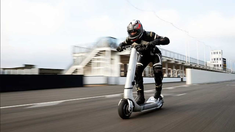 Dünyanın en hızlı E-Scooter’ı tanıtıldı: The Turbo sahalara indi