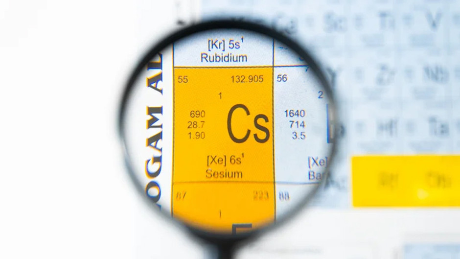 Plastik bir kaşıkla bile kesilebilen metal: Sezyum nedir, neden tehlikeli?