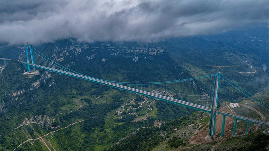 Dünyanın en yüksek köprüsü, 96 kamyonla test edildi