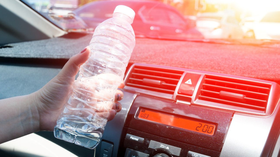 Arabada unutulmuş su içilir mi?