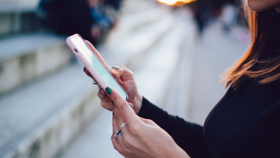 Kendi fotoğraflarını görünce şoke oldu: İşin arkasından lise arkadaşı çıktı