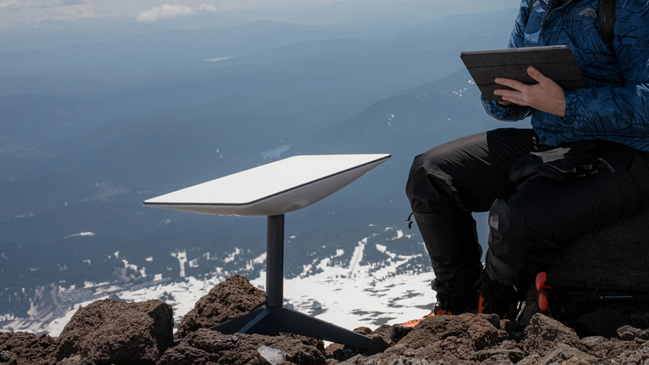 Gökler artık Elon Musk’a ait: SpaceX, 10.000 uyduluk dev Starlink filosuna ulaştı