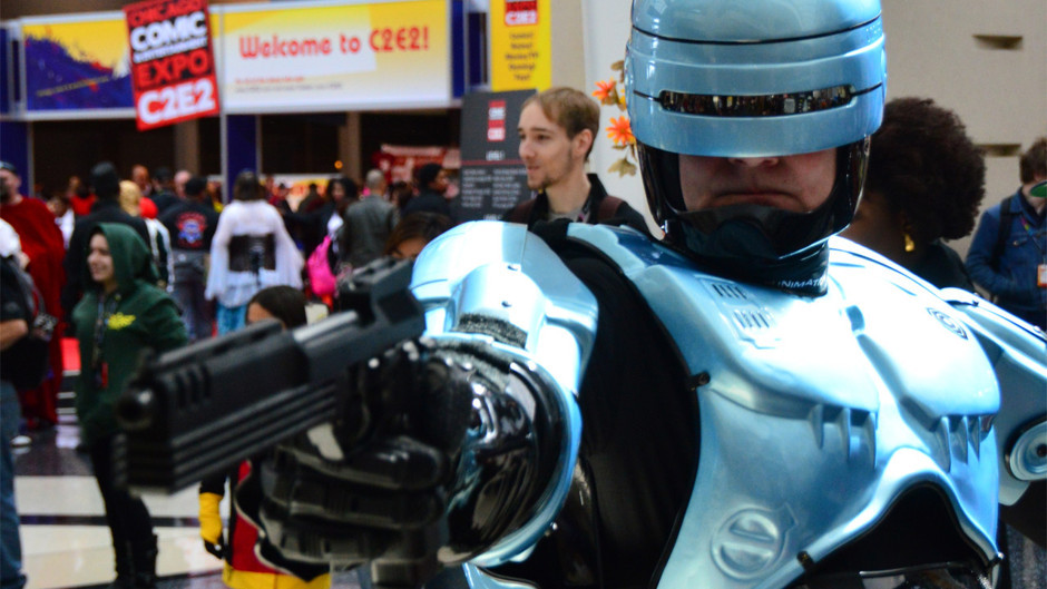 15 yıllık internet şakası gerçek oldu: Detroit'in merkezine RoboCop heykeli diktiler